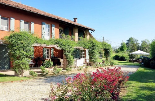 Capriglio House | Wonderful private villa for 10 people with private pool, WIFI, TV, terrace, pets allowed and par.