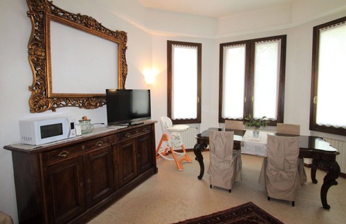 Castronno Villa | Wonderful private villa for 10 people with WIFI, A/C, TV and terrace