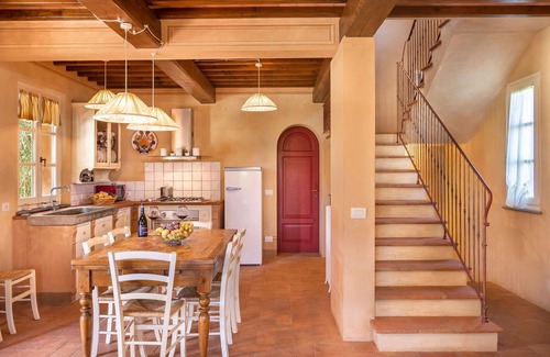 Castelvecchio Villa | Wonderful private villa for 6 guests with private pool, WIFI, A/C, TV and veranda, close to Lucca