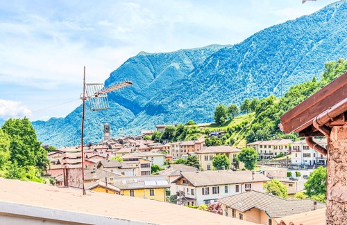 Carlazzo House | Wonderful private villa for 4 people with WIFI, TV, balcony and pets allowed