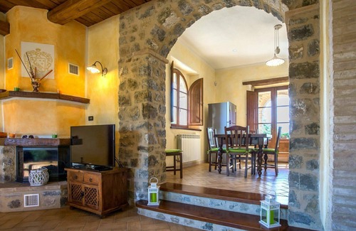 Seggiano House | Wonderful private villa with hot tub, WIFI, private pool, TV, patio, pets allowed and panoramic .
