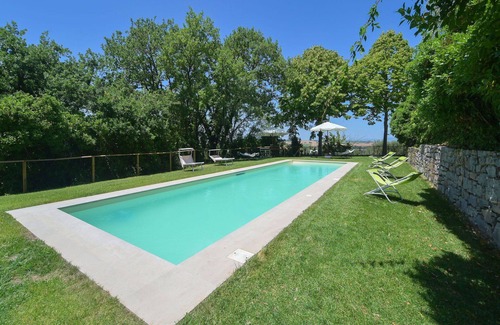 Paciano Villa | Wonderful private villa for 8 people with private pool, hot tub, WIFI, TV, balcony and pets allo.