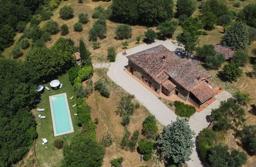 Paciano Villa | Wonderful private villa for 8 people with private pool, hot tub, WIFI, TV, balcony and pets allo.