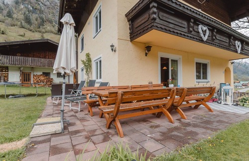 Fusch an der Grossglocknerstrasse House | Wonderful private villa for 22 people with WIFI, TV, terrace and pets allowed
