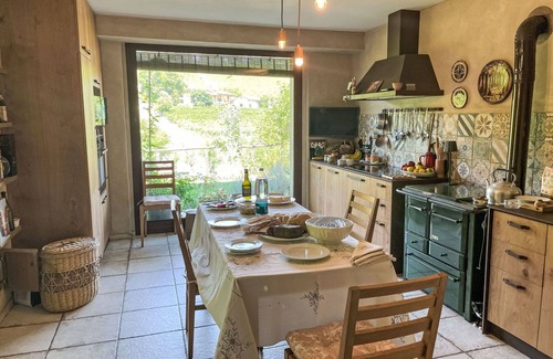 Asti House | Wonderful private villa for 6 guests with WIFI, A/C, TV, terrace and parking