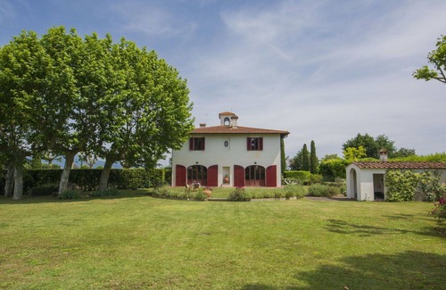 Lari Villa | Wonderful private villa for 9 guests with WIFI, TV, patio and parking