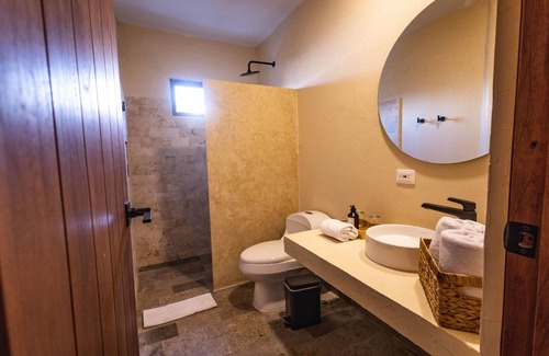 Centro Hotel | Wonderful Room @Walled City with King Bed