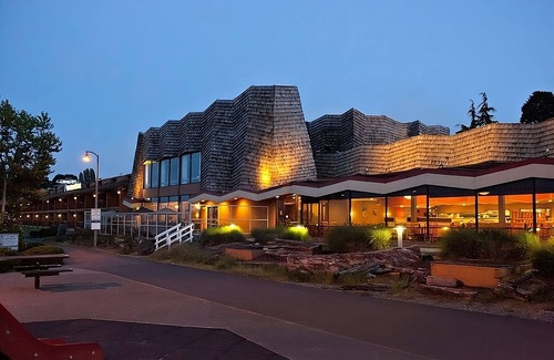 Port Angeles Hotel | Wonderful Stay! Outdoor Pool, FREE Parking Pets Allowed, Near Hollywood Beach!