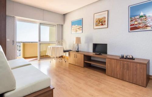 Cascais Apartment | Wonderful Studio in Cascais with Sea View