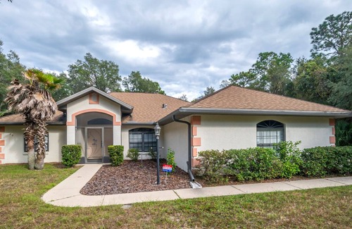 Lecanto Villa | Wonderful updated and private pool villa in Citrus County, Florida