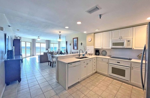 Pensacola Beach Condo | Wonderful views of the Gulf from this 5th flr Emerald Isle, Gulf front condo!