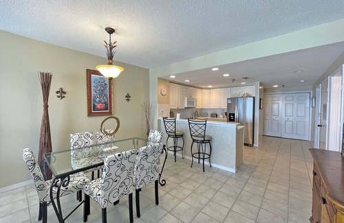 Pensacola Beach Condo | Wonderful views of the Gulf from this 5th flr Emerald Isle, Gulf front condo!