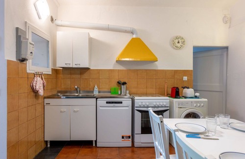 Albisola Superiore Villa | Wonderful villa for 4 guests with WIFI, TV, pets allowed and parking