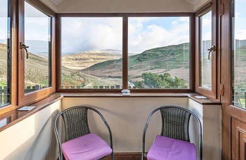 Glandyfi House | Wonderful villa for 6 guests with WIFI, TV, terrace and pets allowed
