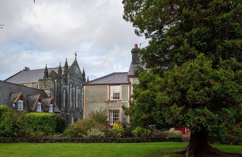 Llanrwst House | Wonderful villa for 16 people with WIFI and pets allowed