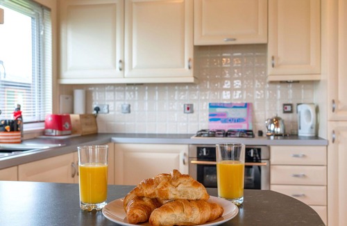 Saint John House | Wonderful villa for 6 guests with WIFI, pool, TV and balcony