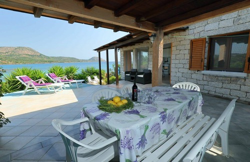 Costa Corallina House | Wonderful villa for 6 guests with WIFI, TV and patio