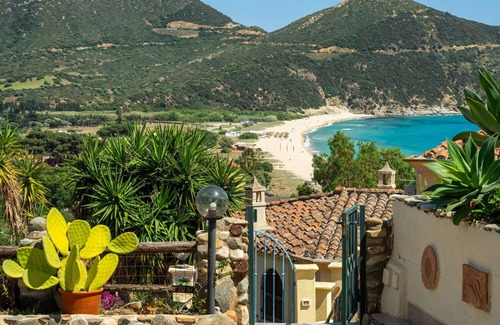 Solanas House | Wonderful villa for 6 people with A/C, WIFI, TV and patio