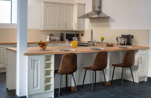 Rhiwbryfdir House | Wonderful villa for 12 guests with WIFI, TV, pets allowed and parking