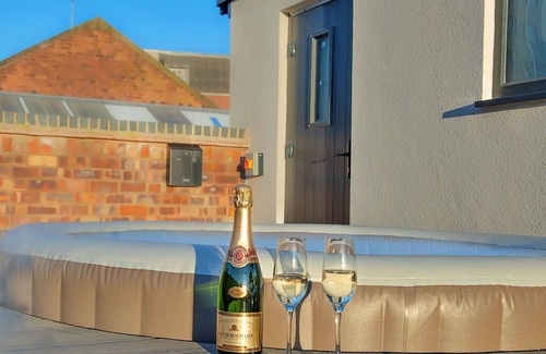 Nottingham City Centre House | Wonderful villa for 12 guests with WIFI, hot tub and terrace