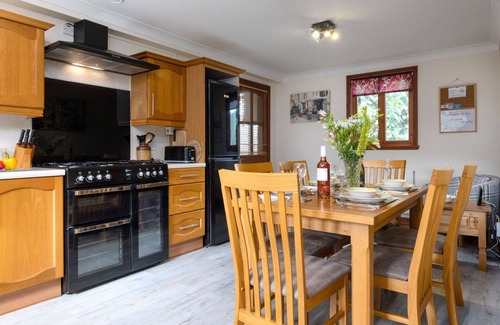 Craven Arms House | Wonderful villa for 2 guests with WIFI, TV and parking