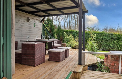 Craven Arms House | Wonderful villa for 2 people with WIFI, hot tub, TV, terrace and parking