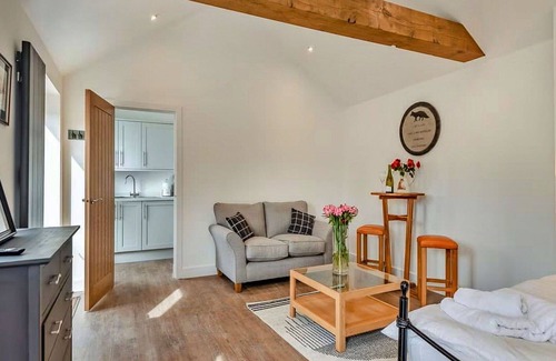 Thurlby House | Wonderful villa for 2 guests with WIFI, terrace, pets allowed and parking