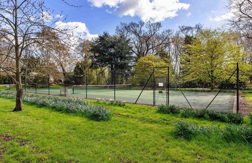 Thurlby House | Wonderful villa for 2 guests with WIFI, terrace, pets allowed and parking