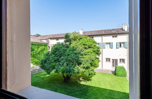 Sant'Agostino Apartment | Wonderful villa of 350sqm of space positioned on two levels with 500mt of SHARED garden.It accommodates 6 people, with three bedrooms (each with a private en suite bathroom) and a single armchair in the living roomTwo ASSIGNED parking spaces, present ins