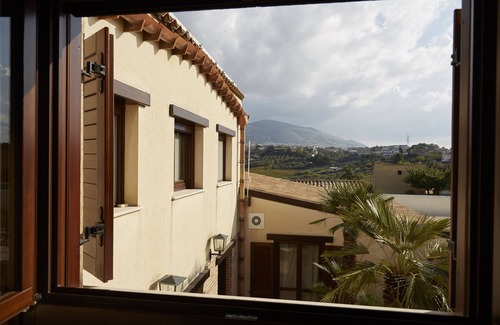 Alcamo Villa | Wonderful Villa Palme, with swimming pool, garden, free Wi-Fi, for 14 people