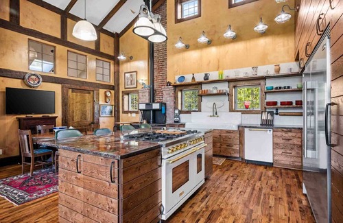 Salem House | Wondrous Lakeside Historic Home, Acres of Streams, Trails, and Beauty, Hot Tub, Pet Friendly, & BBQ