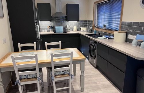 Dumfries Cottage | Woodburn Lodge With Private Hottub, Smart tv with Wifi, Veiws To Mabie Forrest