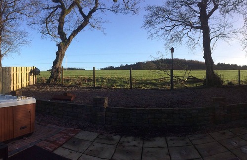 Dumfries Cottage | Woodburn Lodge With Private Hottub, Smart tv with Wifi, Veiws To Mabie Forrest
