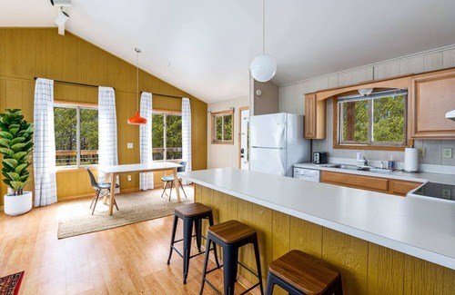 Berkeley Springs House | Wooded Nest, Cozy 3BR Chalet Near Spas & Hiking