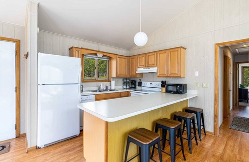 Berkeley Springs House | Wooded Nest, Cozy 3BR Chalet Near Spas & Hiking