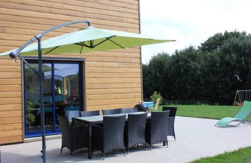 Tregomeur House | Wooden house between land and sea