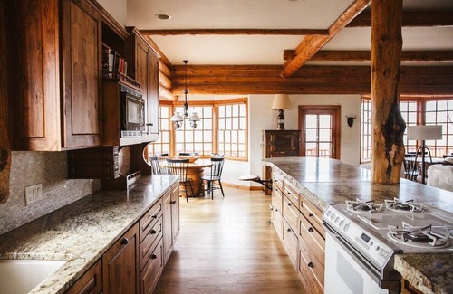 Montrose House | Woodgate Mountain Retreat: 40 Acres of Peace!