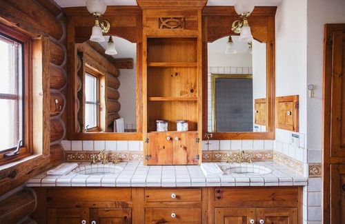 Montrose House | Woodgate Mountain Retreat: 40 Acres of Peace!