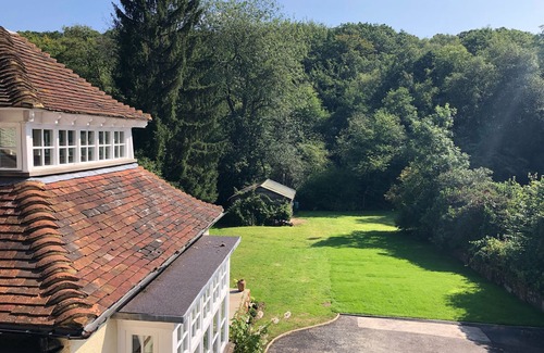 Holmbury St Mary Cottage | WOODHILL COTTAGE, family friendly, with open fire in Holmbury St Mary