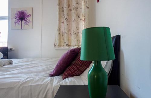 Stoke-on-Trent Apartment | WoodHus Lodge Fantastic Large Double Room 3