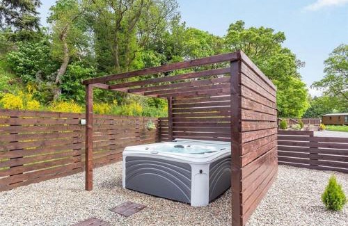 Fort Augustus Resort | Woodland 18 Hot tub Lodge