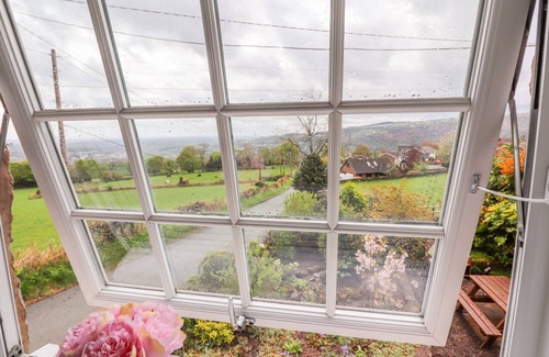Acrefair Cottage | WOODLAND COTTAGE, pet friendly, with open fire in Llangollen
