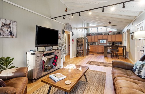 Laurelville Cabin | Woodland Cottage | Private Lot