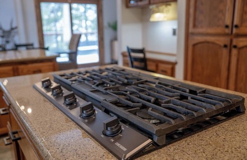 Dogwood Mountain Cabin | Woodland Retreat - Horse-Friendly + AC