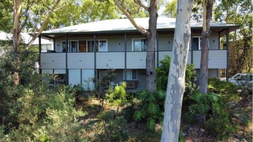 Macmasters Beach House | 'Woodlands at Beachview' by Accom Holidays