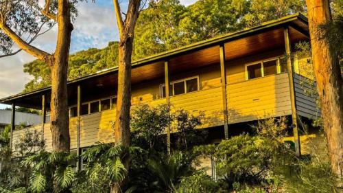 Macmasters Beach House | 'Woodlands at Beachview' by Accom Holidays