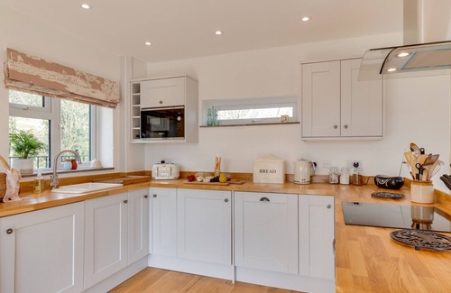 Holestone Moor House | Woodpecker - Matlock