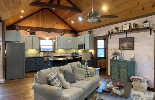 Morganton Cottage | WOODSIDE COTTAGE, a charming cabin in a gated community Blue Ridge Mtns of N.GA.