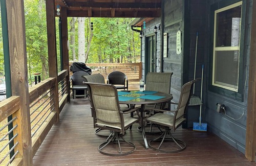 Morganton Cottage | WOODSIDE COTTAGE, a charming cabin in a gated community Blue Ridge Mtns of N.GA.