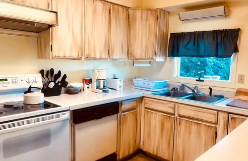 Homer Apartment | Woodside Suite #2 - Modest suite in downtown Homer, walking distance to all attractions